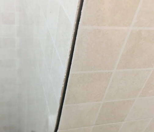 凤翔瓷砖空鼓维修公司分享阳台瓷砖脱落的修复过程可以分为以下几个步骤